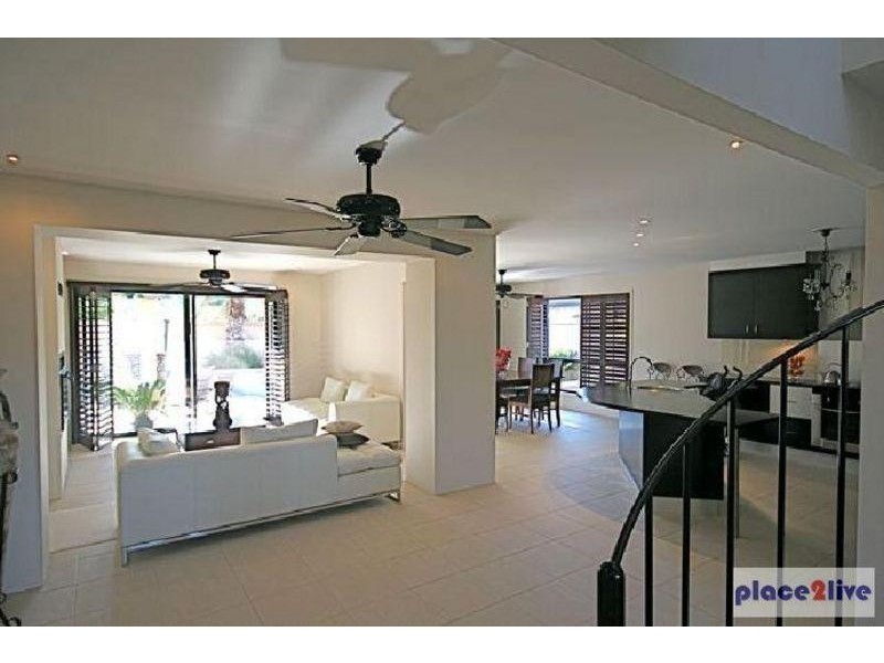 26 Shoalwater Court, Burleigh Waters QLD 4220