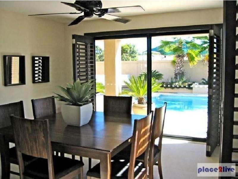 26 Shoalwater Court, Burleigh Waters QLD 4220