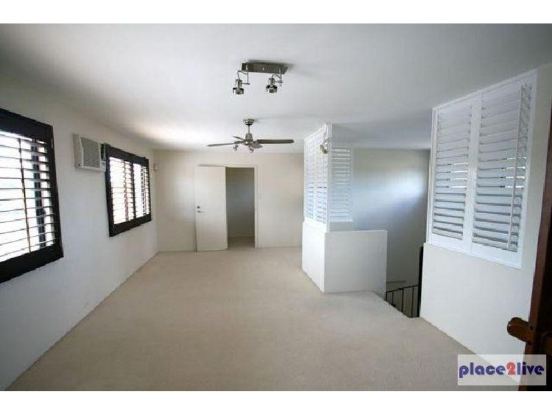 26 Shoalwater Court, Burleigh Waters QLD 4220