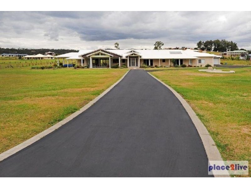 8 Sovereign Way, Samford QLD 4520