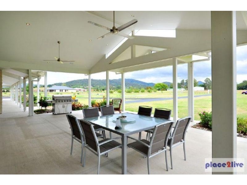 8 Sovereign Way, Samford QLD 4520