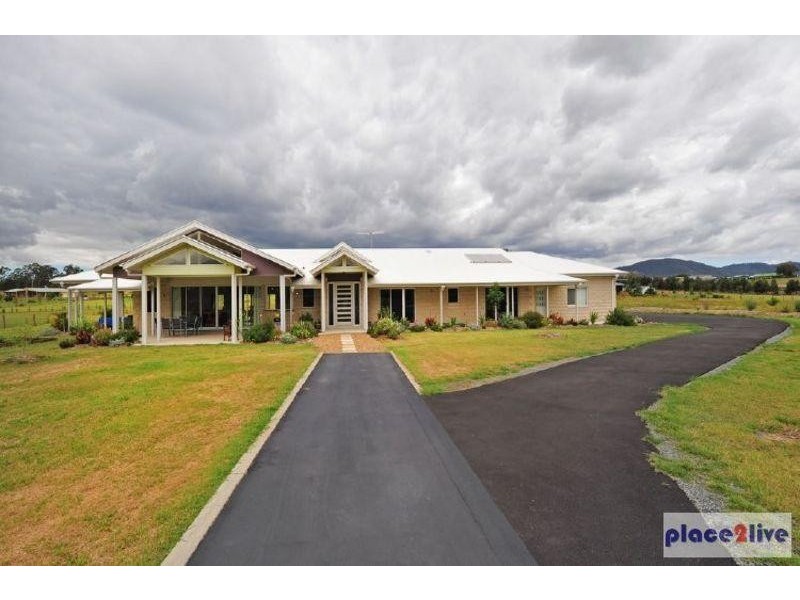 8 Sovereign Way, Samford QLD 4520