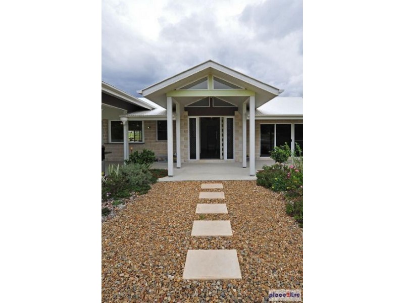 8 Sovereign Way, Samford QLD 4520