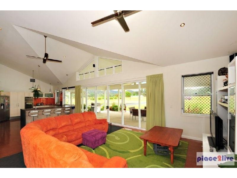 8 Sovereign Way, Samford QLD 4520