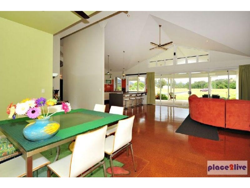 8 Sovereign Way, Samford QLD 4520