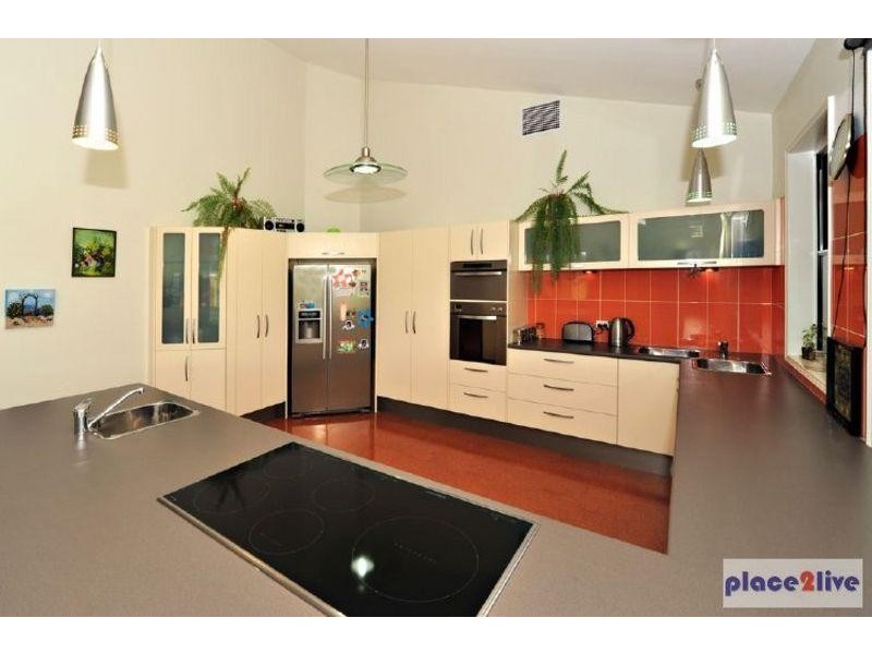 8 Sovereign Way, Samford QLD 4520