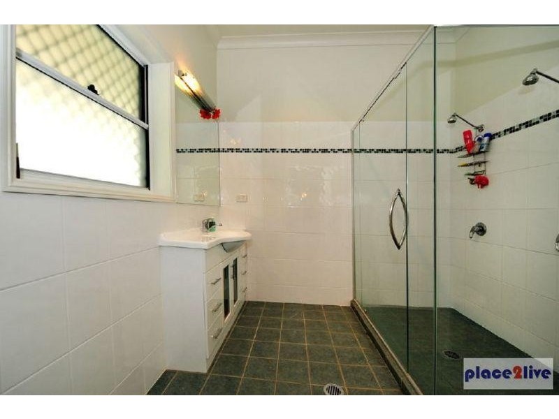 8 Sovereign Way, Samford QLD 4520