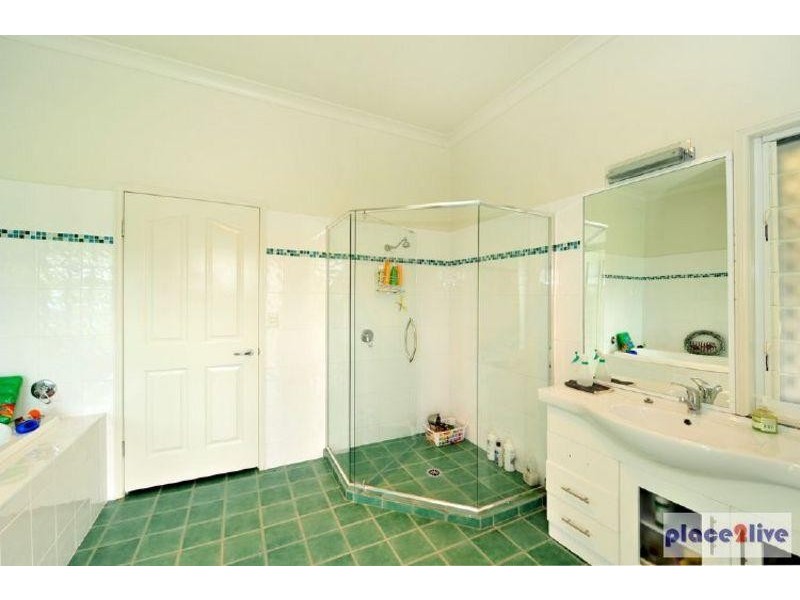 8 Sovereign Way, Samford QLD 4520