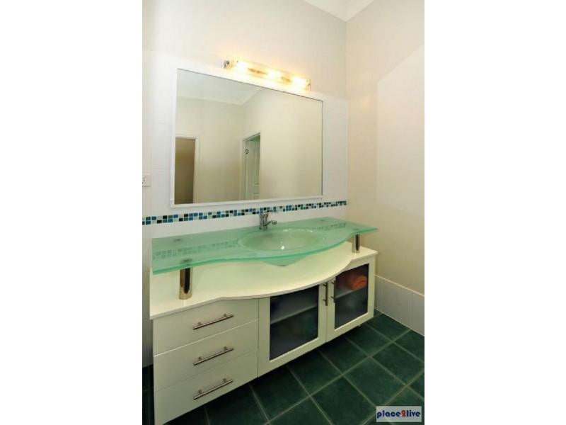 8 Sovereign Way, Samford QLD 4520