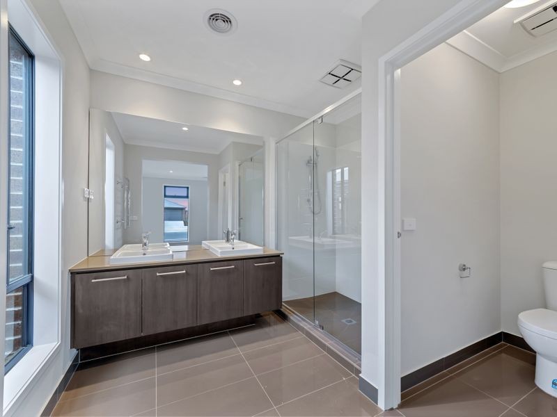 6 Savage Way, Clyde North VIC 3978