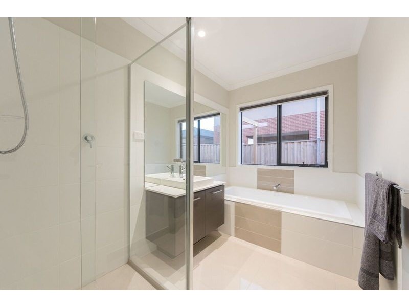 20 WESTBOURNE STREET, Clyde North VIC 3978