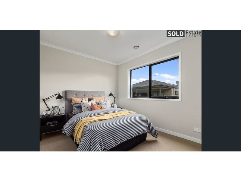 8 EPSOM LANE, Cranbourne North VIC 3977