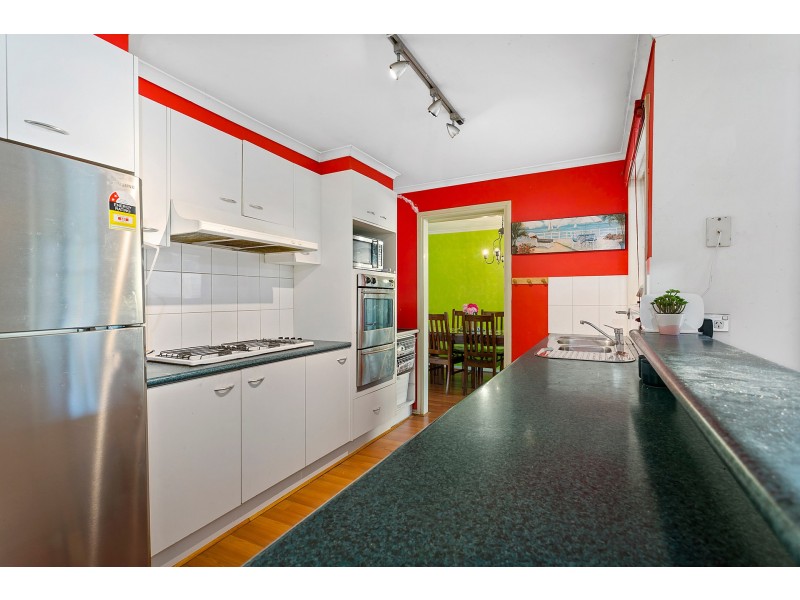 16 BRANTON DRIVE, Hampton Park VIC 3976