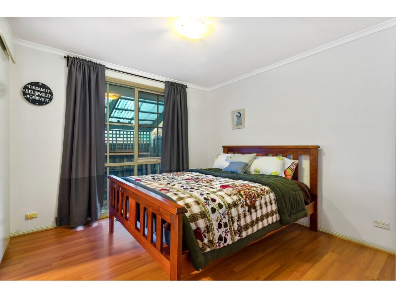 16 BRANTON DRIVE, Hampton Park VIC 3976