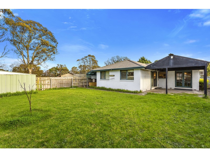 16 BRANTON DRIVE, Hampton Park VIC 3976