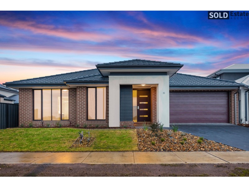 12 FERDINAND DRIVE, Clyde North VIC 3978