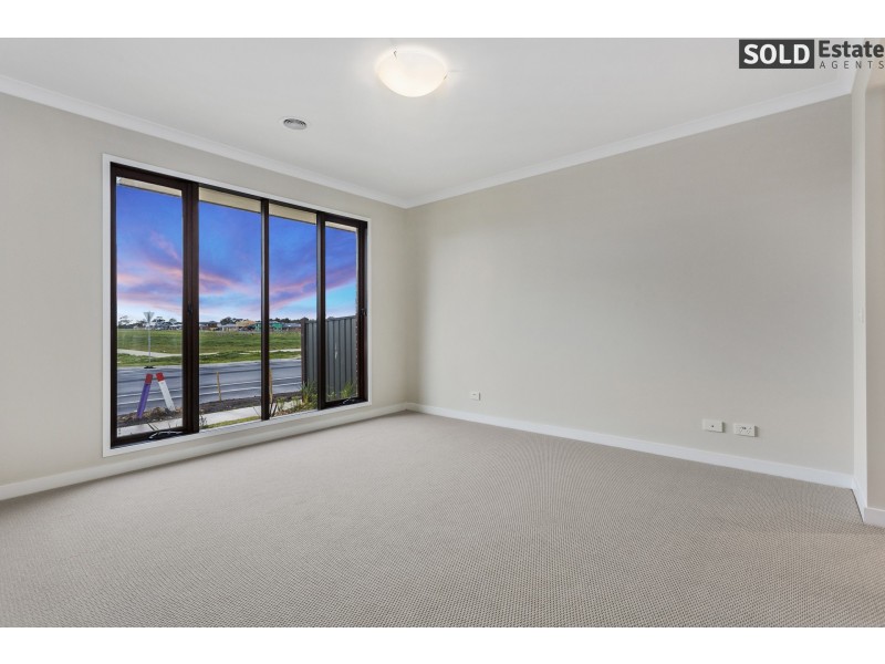 12 FERDINAND DRIVE, Clyde North VIC 3978