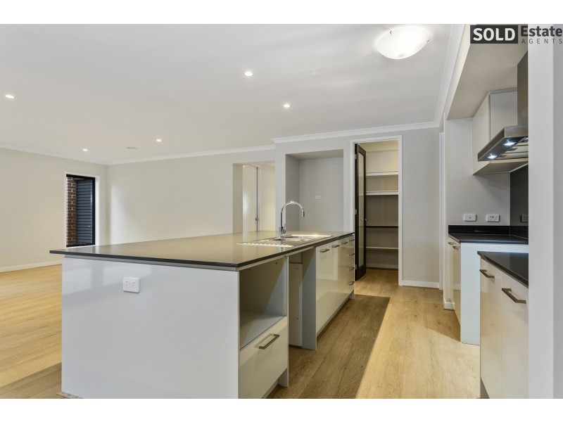 12 FERDINAND DRIVE, Clyde North VIC 3978