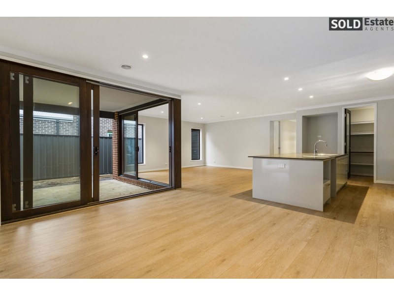 12 FERDINAND DRIVE, Clyde North VIC 3978