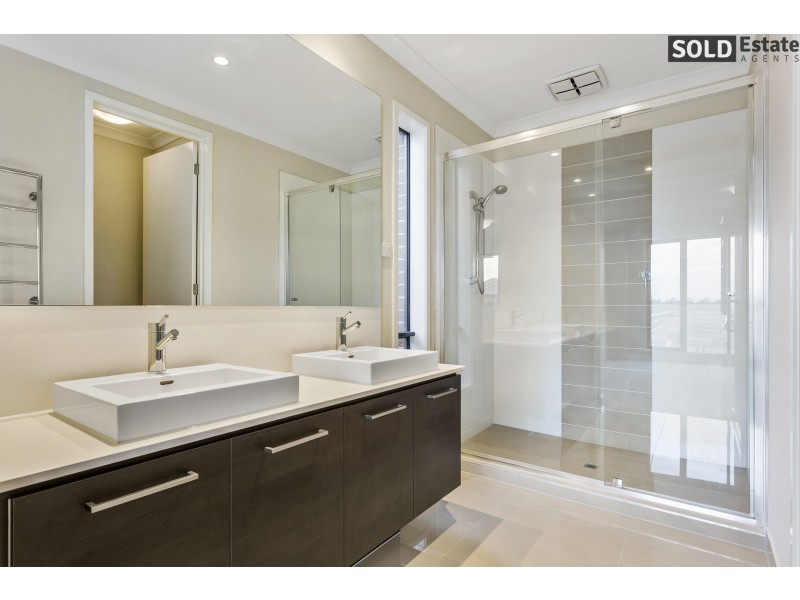 12 FERDINAND DRIVE, Clyde North VIC 3978