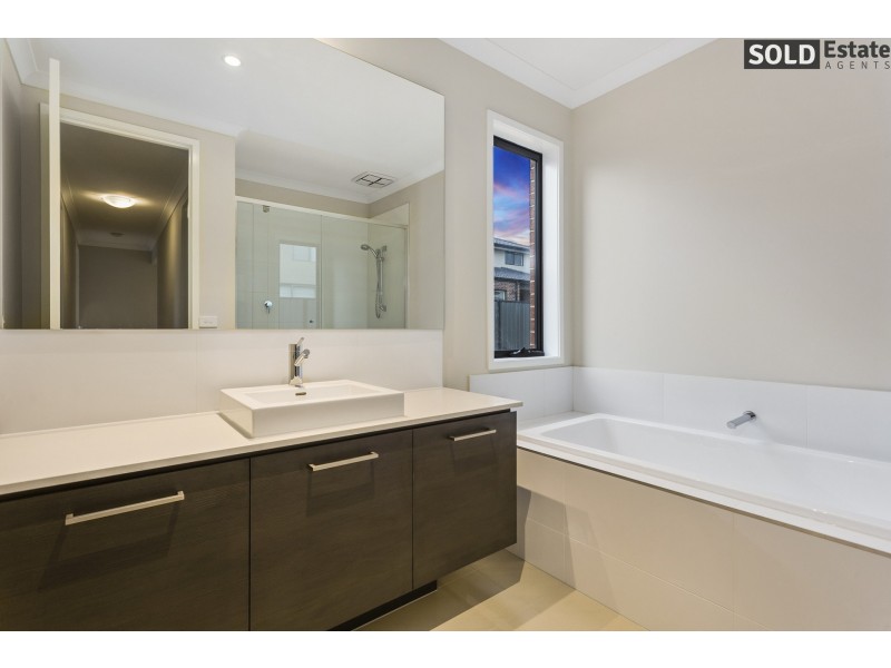 12 FERDINAND DRIVE, Clyde North VIC 3978