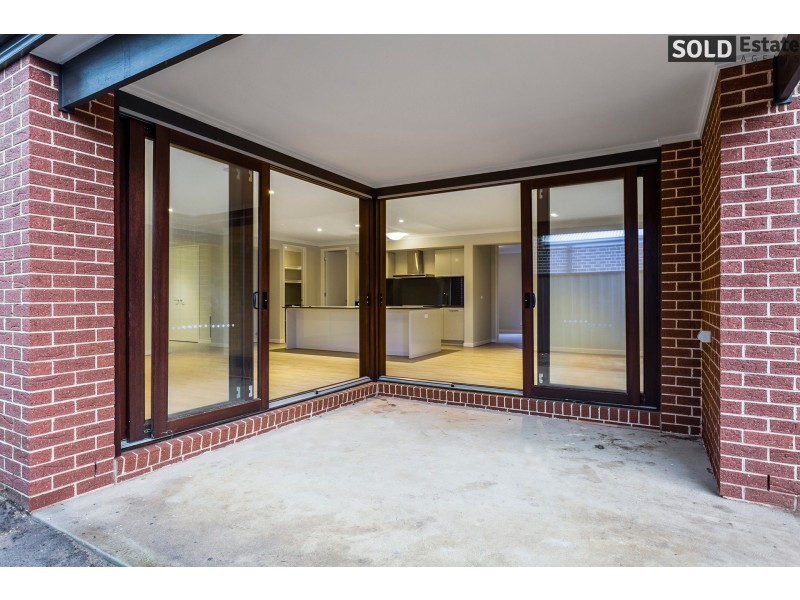 12 FERDINAND DRIVE, Clyde North VIC 3978