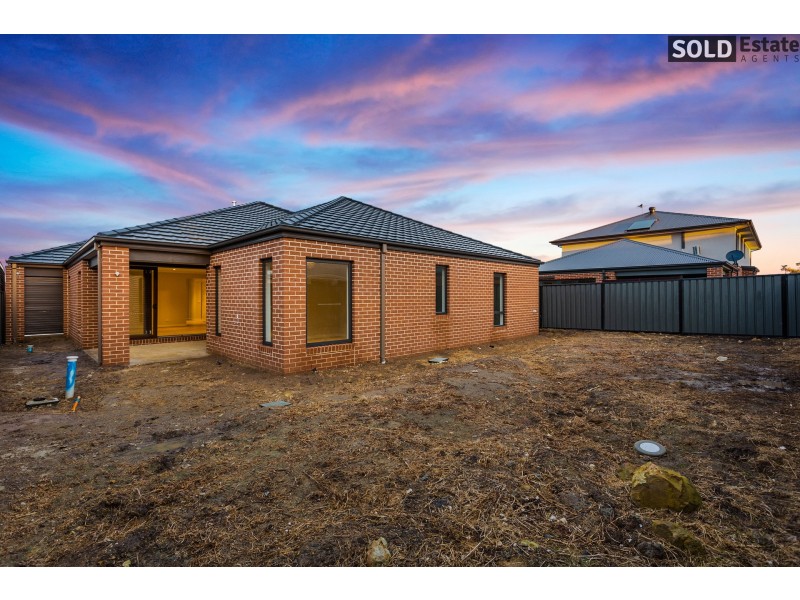 12 FERDINAND DRIVE, Clyde North VIC 3978