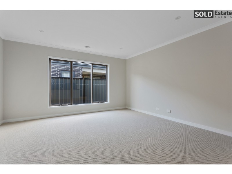 1 COPABELLA CIRCUIT, Clyde North VIC 3978