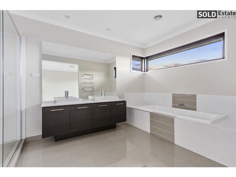 1 COPABELLA CIRCUIT, Clyde North VIC 3978