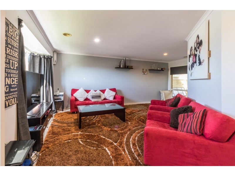 1 SHETLAND COURT, Pakenham VIC 3810