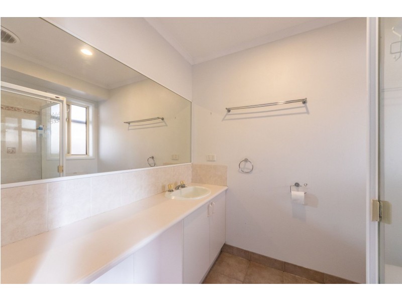 1 SHETLAND COURT, Pakenham VIC 3810