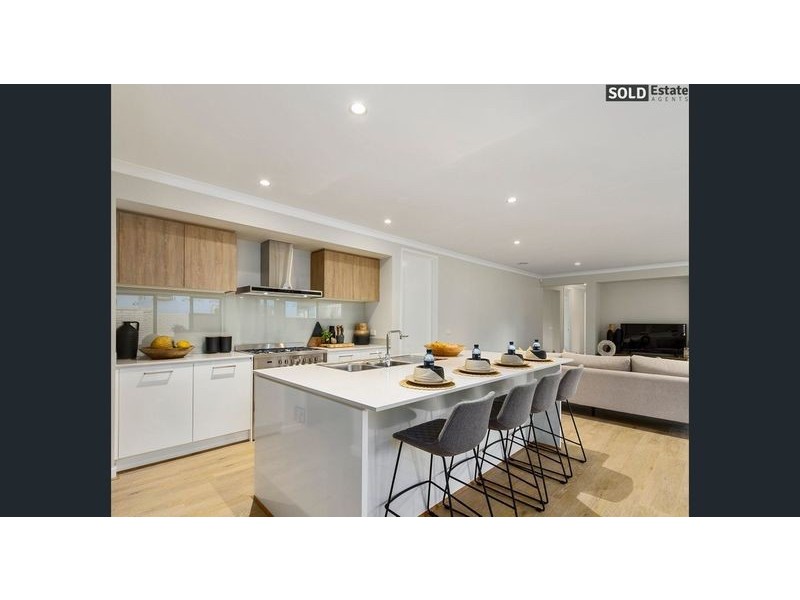 4 SERENGETI STREET, Clyde North VIC 3978