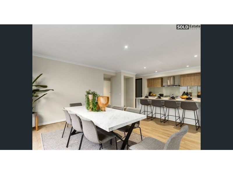 4 SERENGETI STREET, Clyde North VIC 3978