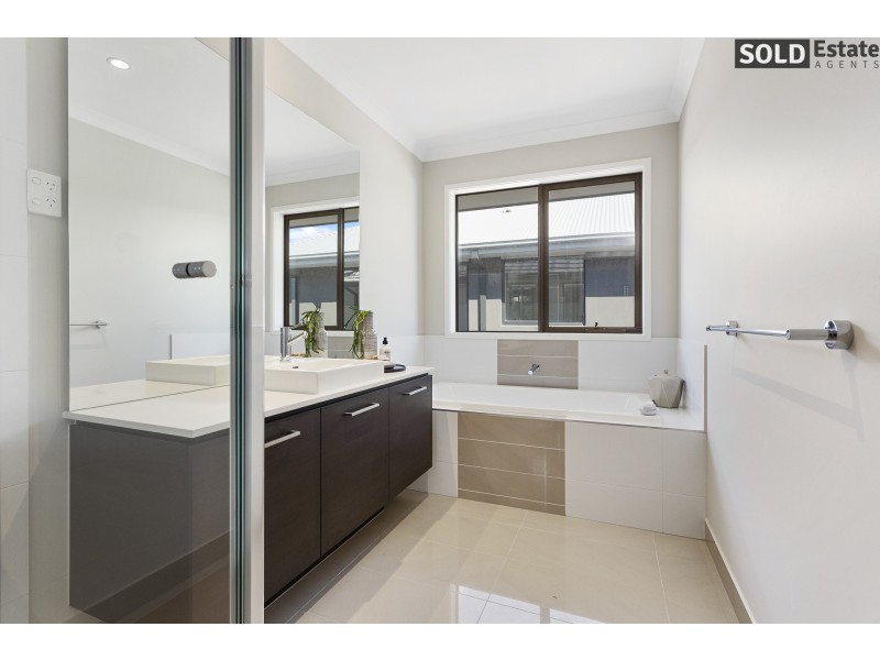 3 EPSOM LANE, Cranbourne North VIC 3977