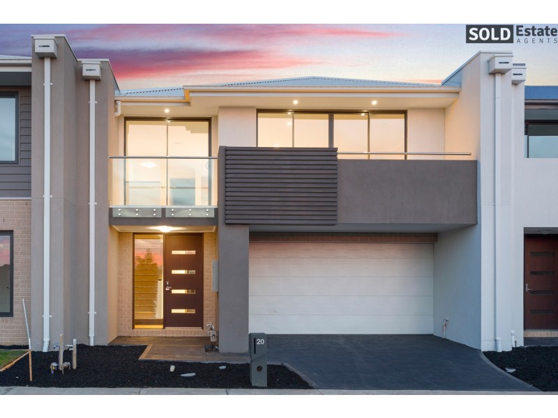 18 REVELWOOD WAY, Clyde North VIC 3978