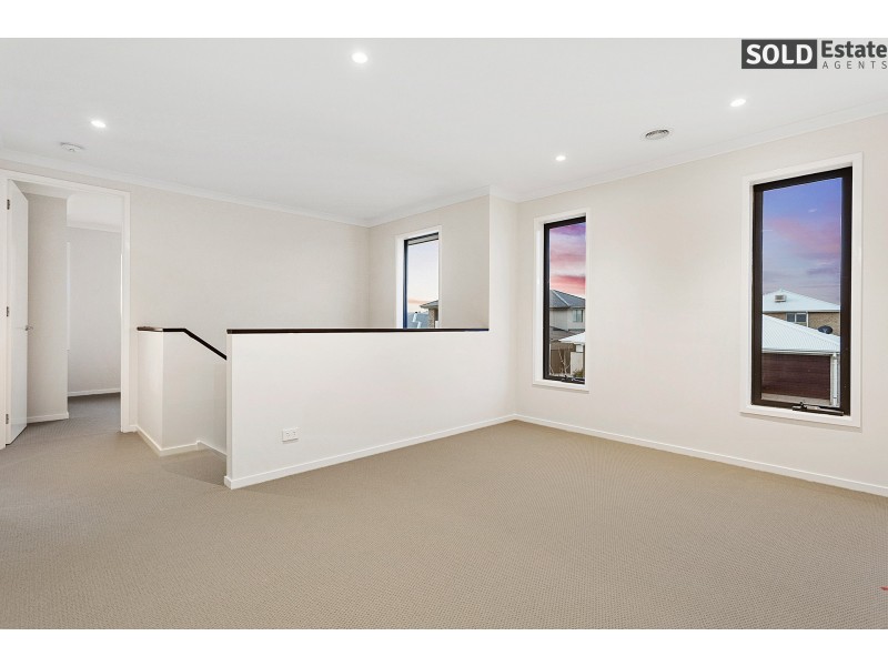 18 REVELWOOD WAY, Clyde North VIC 3978