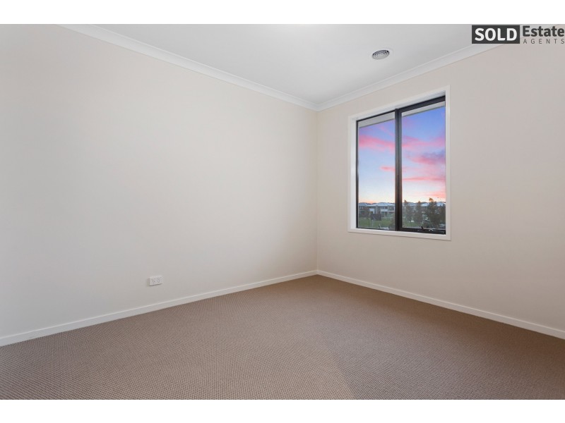 18 REVELWOOD WAY, Clyde North VIC 3978