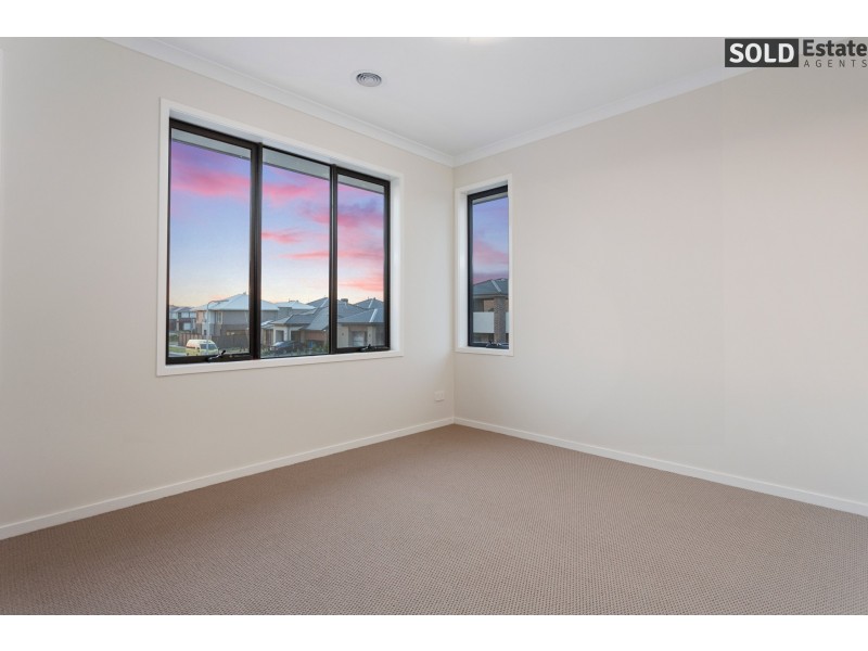 18 REVELWOOD WAY, Clyde North VIC 3978