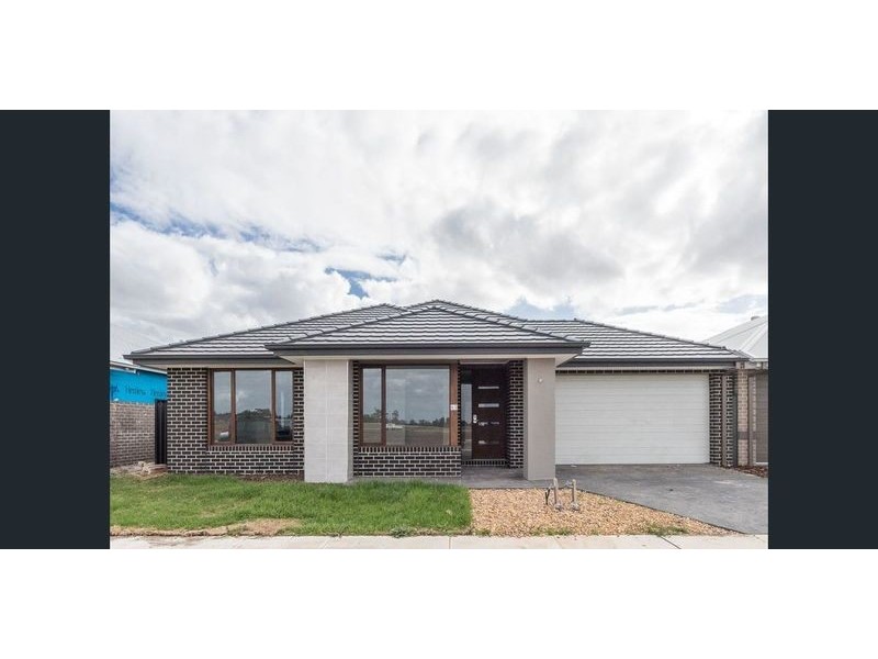 35 WINCHCOMBE WAY, Clyde North VIC 3978
