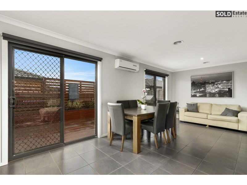 54 PYRENEES ROAD, Clyde VIC 3978