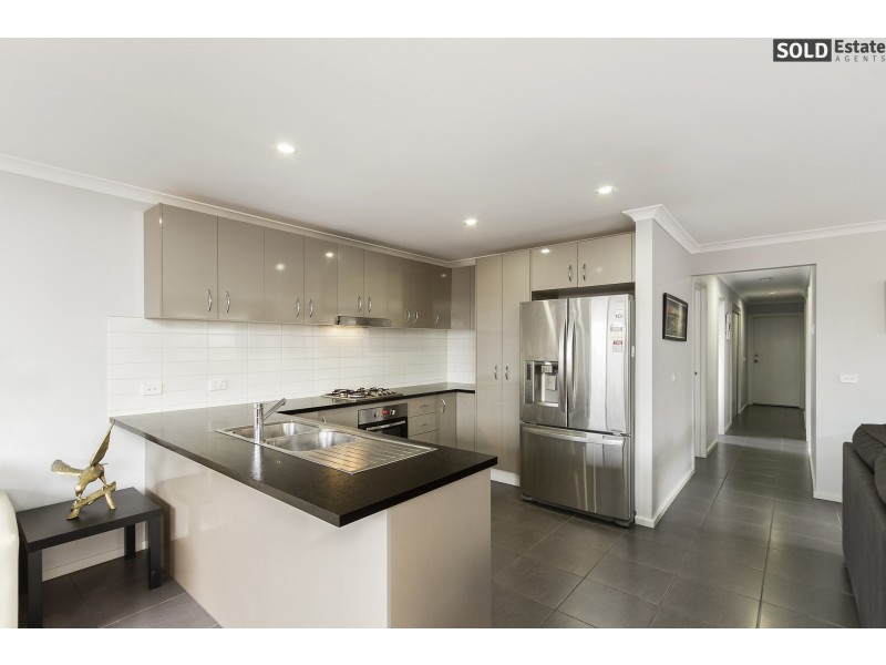 54 PYRENEES ROAD, Clyde VIC 3978