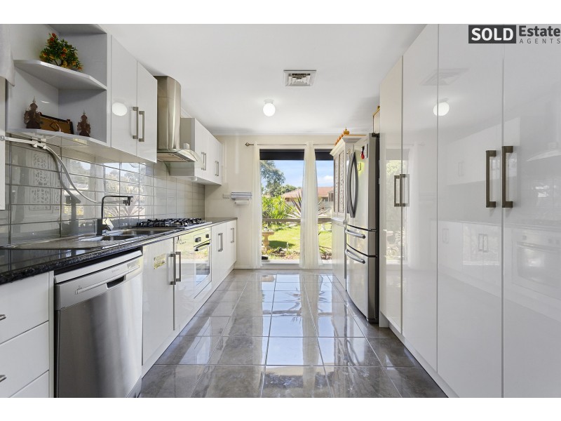 11 LARA COURT, Hallam VIC 3803