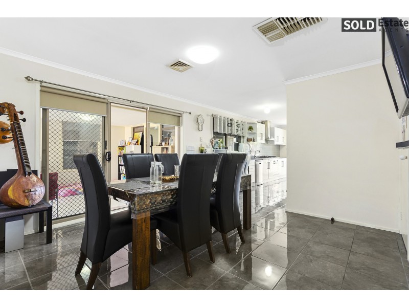 11 LARA COURT, Hallam VIC 3803