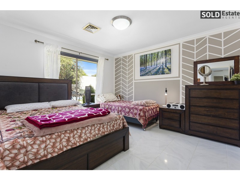 11 LARA COURT, Hallam VIC 3803