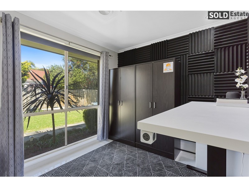 11 LARA COURT, Hallam VIC 3803