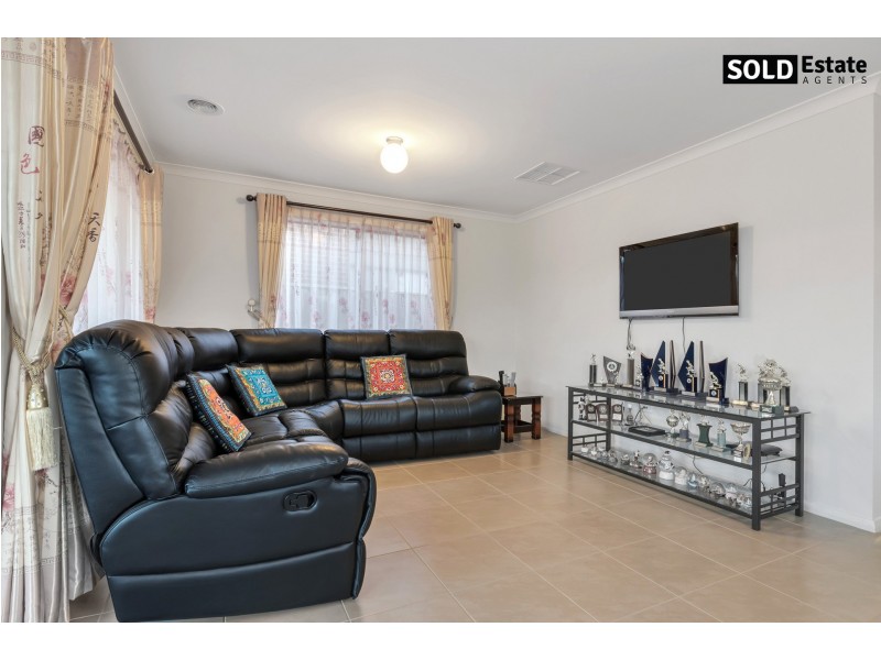 3 LEMON GROVE, Cranbourne West VIC 3977