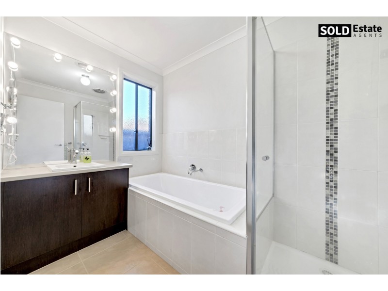 3 LEMON GROVE, Cranbourne West VIC 3977