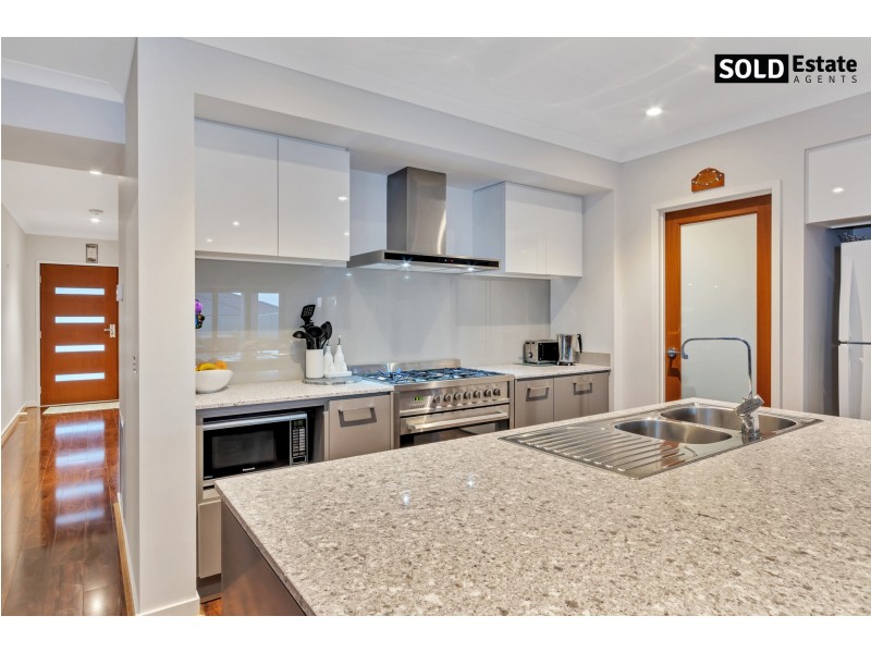 108 LINSELL BOULEVARD, Cranbourne East VIC 3977