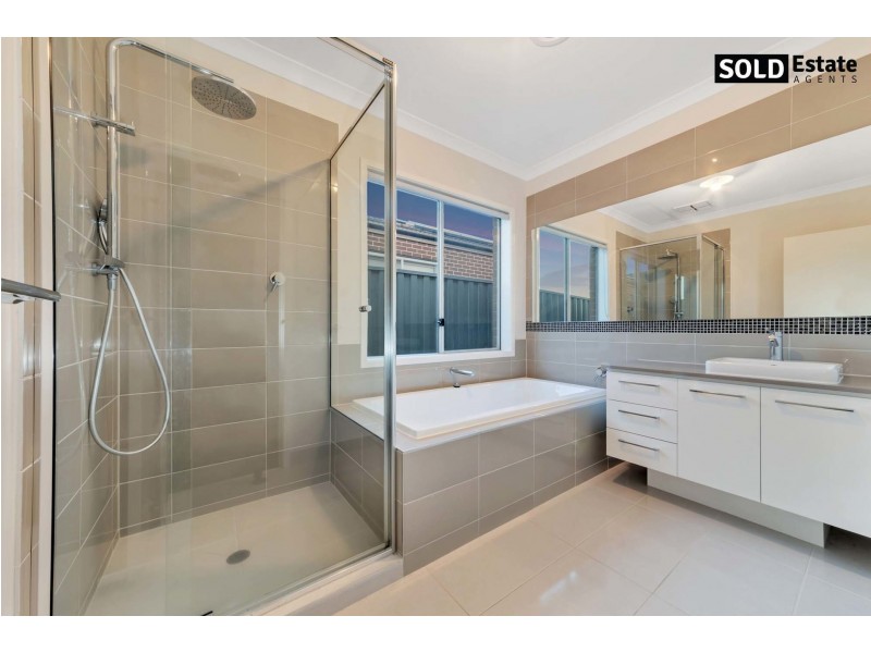 108 LINSELL BOULEVARD, Cranbourne East VIC 3977