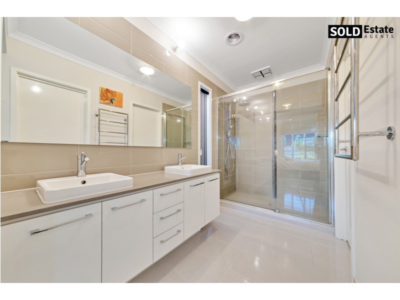 108 LINSELL BOULEVARD, Cranbourne East VIC 3977